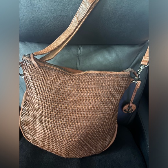 Elegant Brown Textured Shoulder Bag - Picture 7 of 16